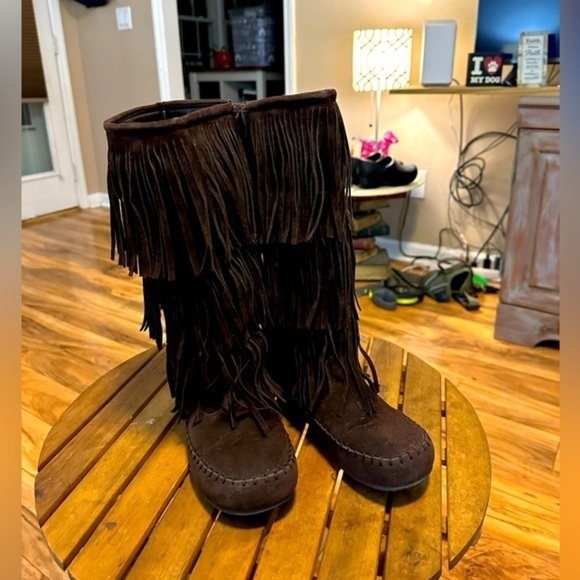 Pierre Dumas moccasin boots in EUC. Inside zippers. Size Womens 6. Vegan Leather - Picture 2 of 7